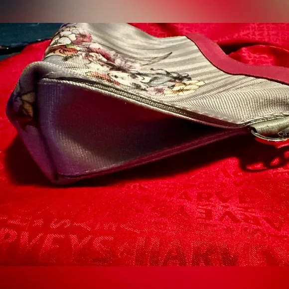 Harveys X Disney Couture Collection - Tinker Bell Clutch RARE LIMITED RELEASE - Picture 10 of 10